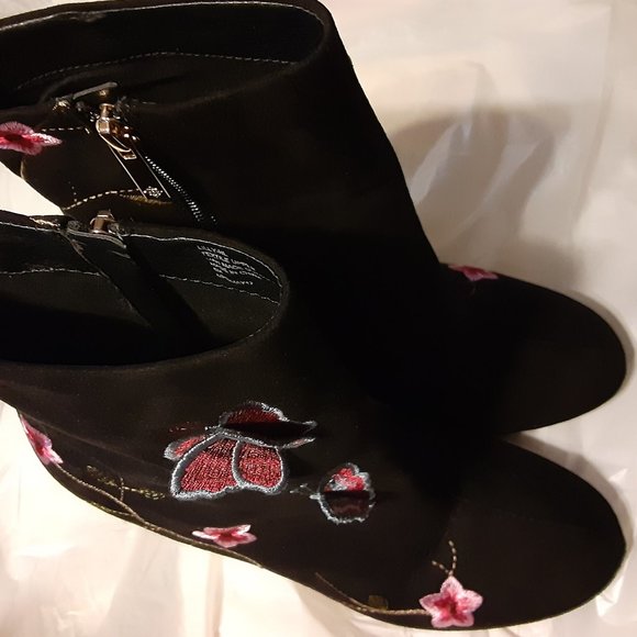 Nanette Lepore Black Ankle Boots with Pink and Red Embroidery - Picture 3 of 9